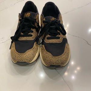 New balance women’s size 7 shoes. EUC.